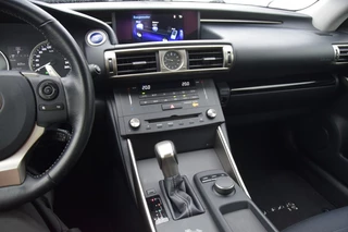 Lexus IS – thumbnail 23