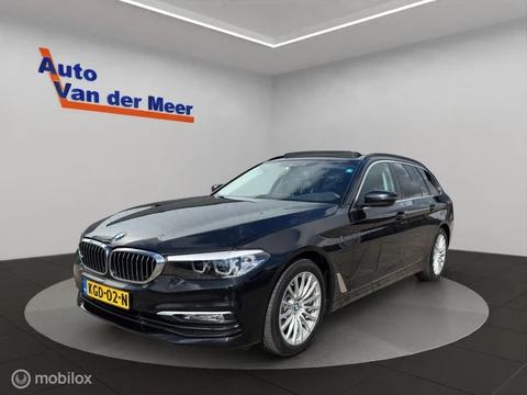 BMW 5-serie Touring 530i xDrive / Panoramadak / M-sport