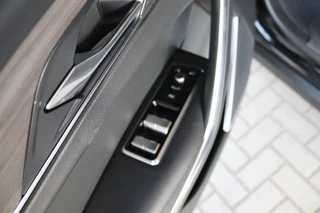 Jaguar F-PACE – thumbnail 44