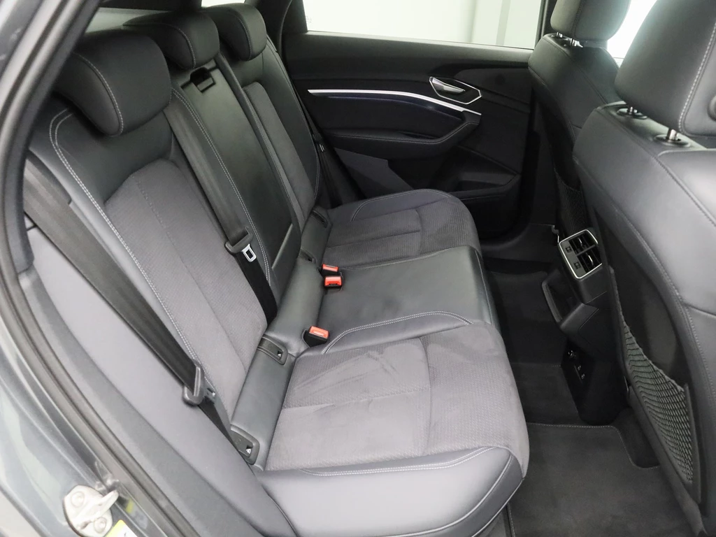 Audi Q8 Sportback e-tron – foto 14