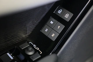 Land Rover Range Rover Velar – thumbnail 35