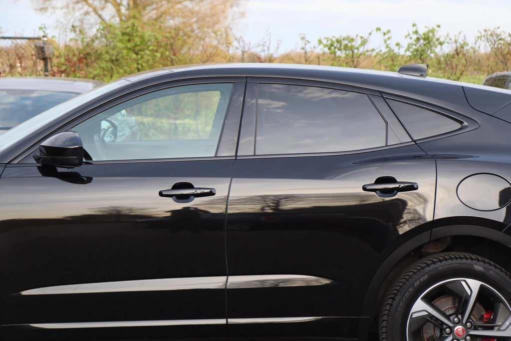 Jaguar E-PACE – foto 11
