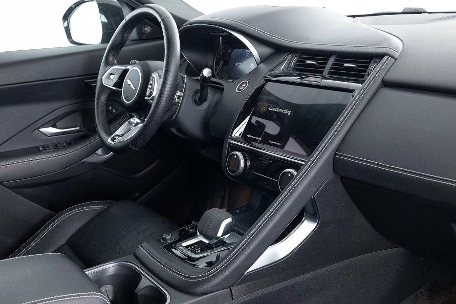 Jaguar E-PACE – foto 8