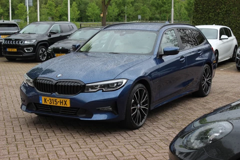 BMW 3 Serie Touring 330e eDrive Edition / Leder / Ambiance / CarPlay / Parkeerhulp V+A / 19'' / Harman Kardon Getint glas / Virtual Cockpit / Stoelverwarming 4x / DAB / Cruise Control