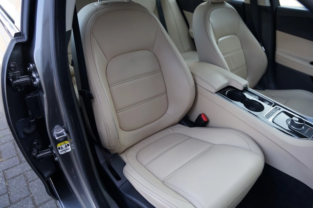 Jaguar XE – foto 14