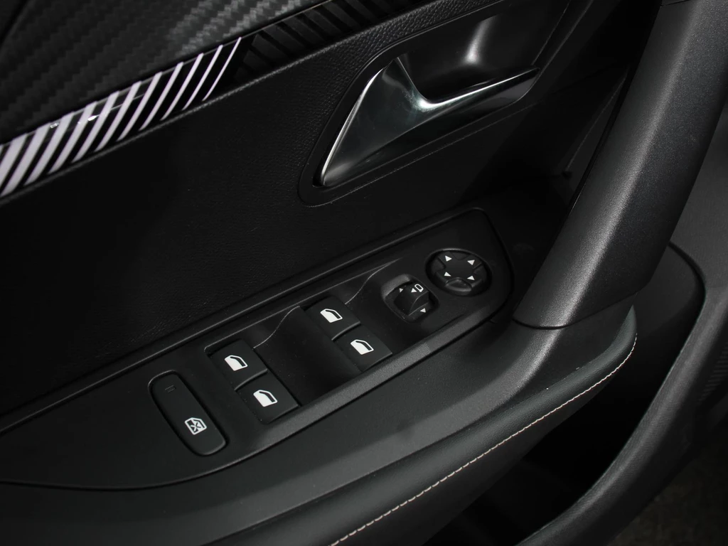 Peugeot e-2008 – foto 14