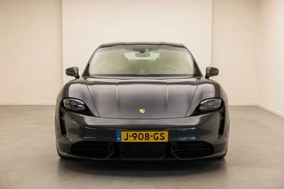 Porsche Taycan – thumbnail 4