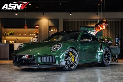 Porsche 911 992.2 Coupé 3.6 Turbo S, 711 PK, *ON/STOCK*, Sport/Design/Carbon, OAK/Green, Lift, Burmester, Turbonite/Zwart, NEW!!
