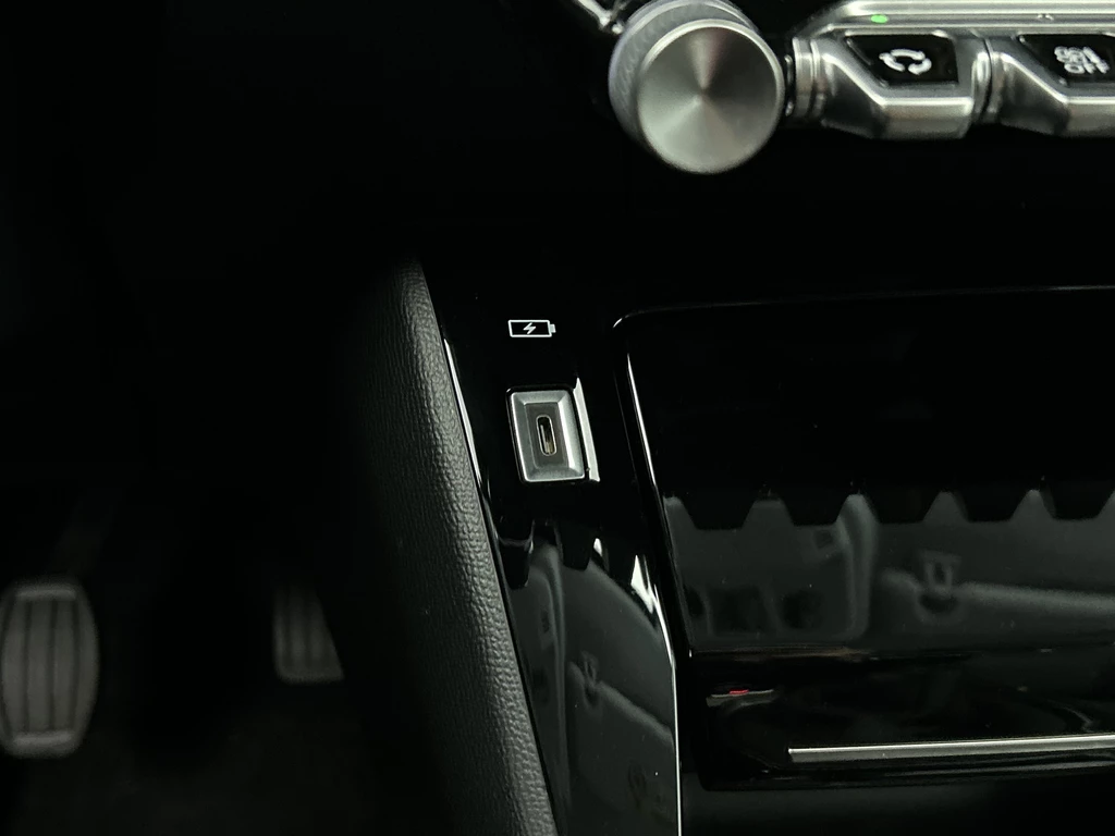 Peugeot 208 – foto 11