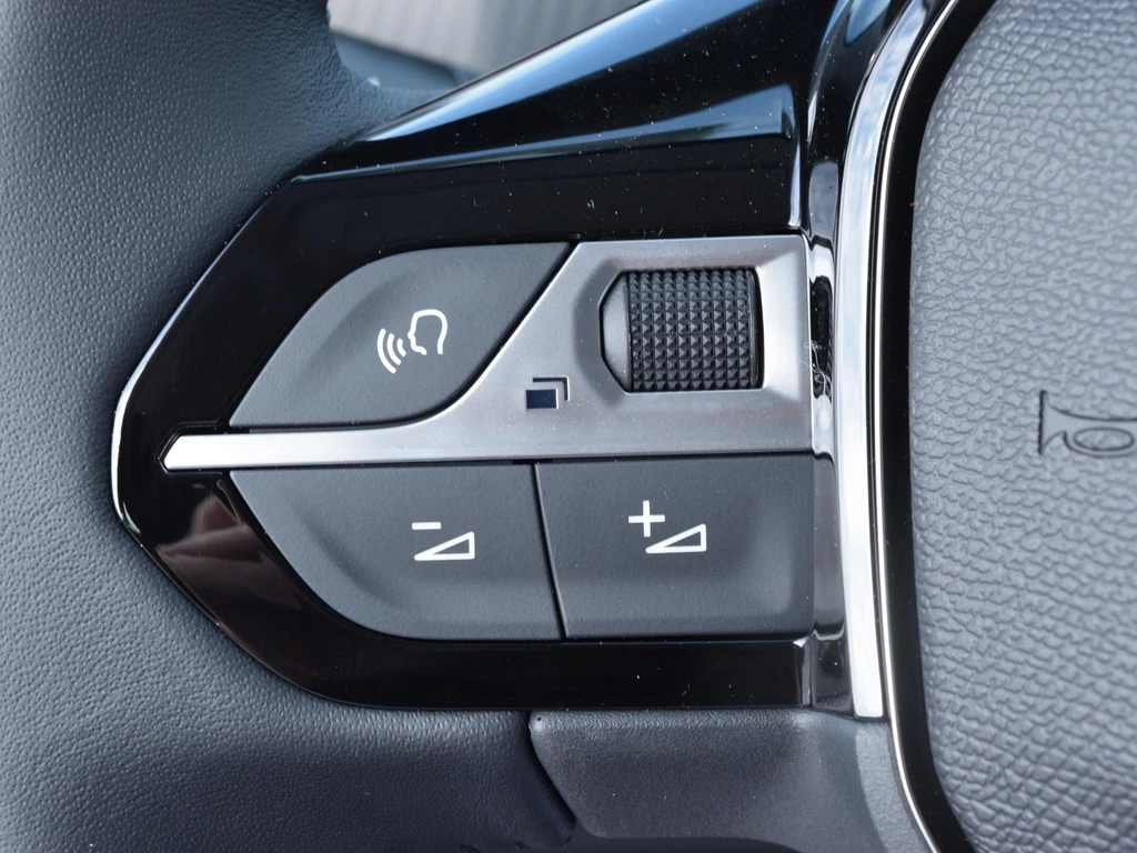 Peugeot e-208 – foto 16