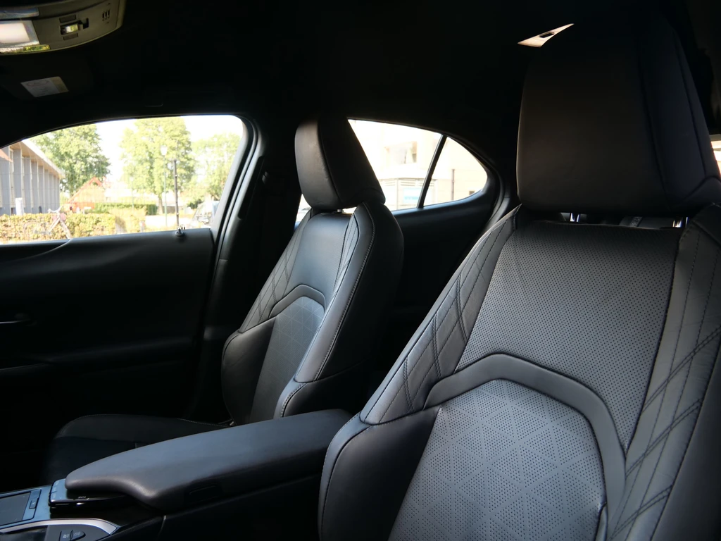 Lexus UX – foto 10