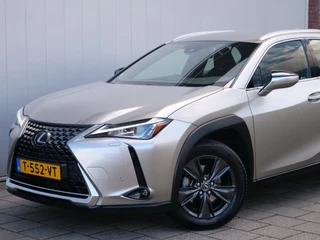 Lexus UX – thumbnail 1