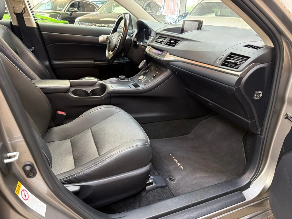 Lexus CT – foto 17