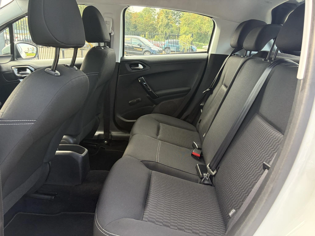Peugeot 208 – foto 9