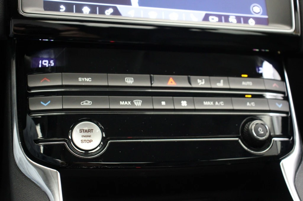 Jaguar XE – foto 27