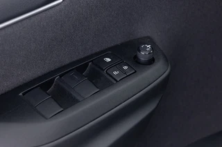 Toyota Yaris – thumbnail 8