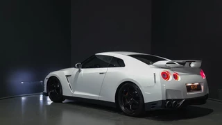 Nissan GT-R – thumbnail 3