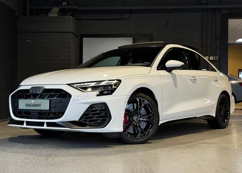 Audi A3 Limousine 2.0 TFSI S3 quattro |Pano |Akrapovic |SONOS |Alcantara |Sfeer |Camera |ACC