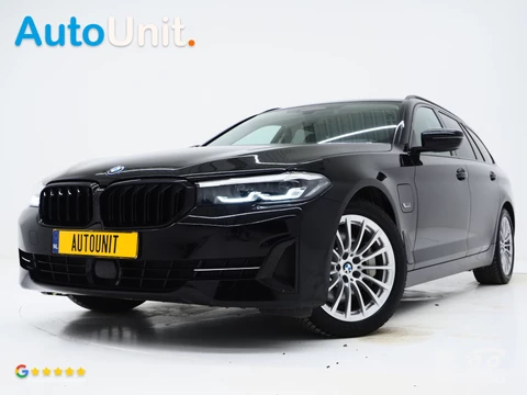 BMW 5 Serie Touring 530e | Leder | Trekhaak | Camera | Adaptive Cruise | Dodehoek | Stoelverwarming | Carplay
