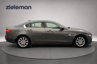 Jaguar XE – thumbnail 8