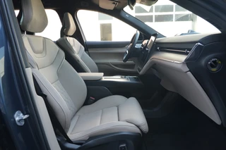 Volvo EX90 – thumbnail 12
