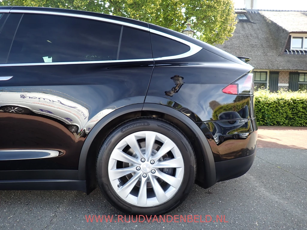 Tesla Model X – foto 10