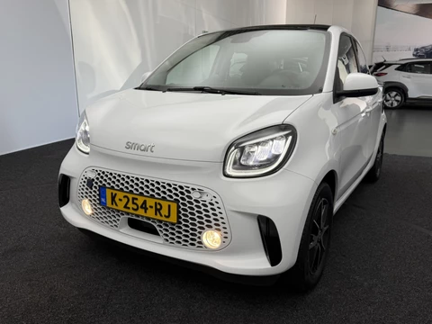 smart Forfour EQ Comfort PLUS 18 kWh SOH 93,1% | Panoramadak | Leer | Stoelverwarming | Camera | 18000KM