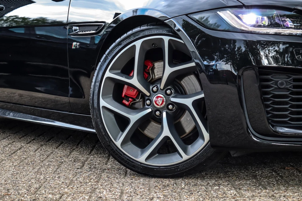 Jaguar XE – foto 10