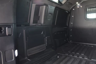 Land Rover Defender – thumbnail 7