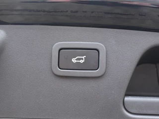 Jaguar E-PACE – thumbnail 32