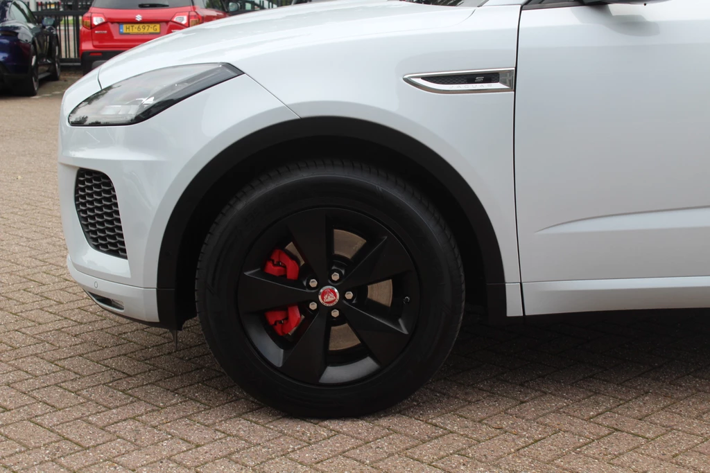Jaguar E-PACE – foto 17