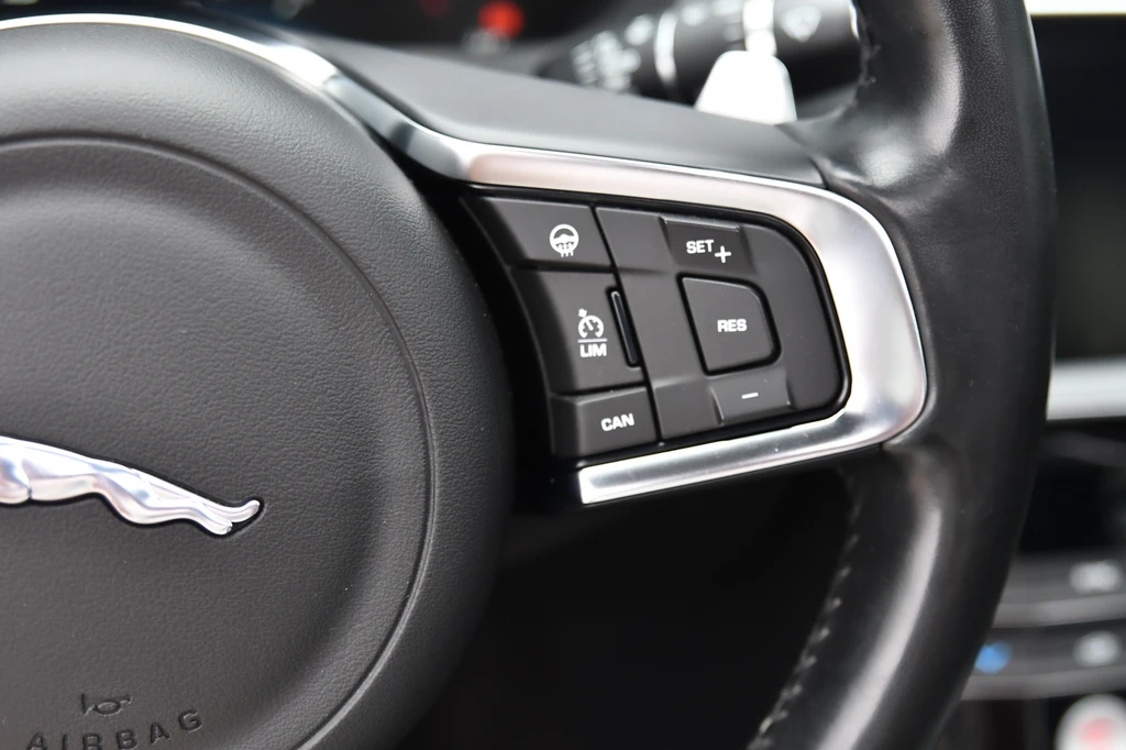 Jaguar XE – foto 28
