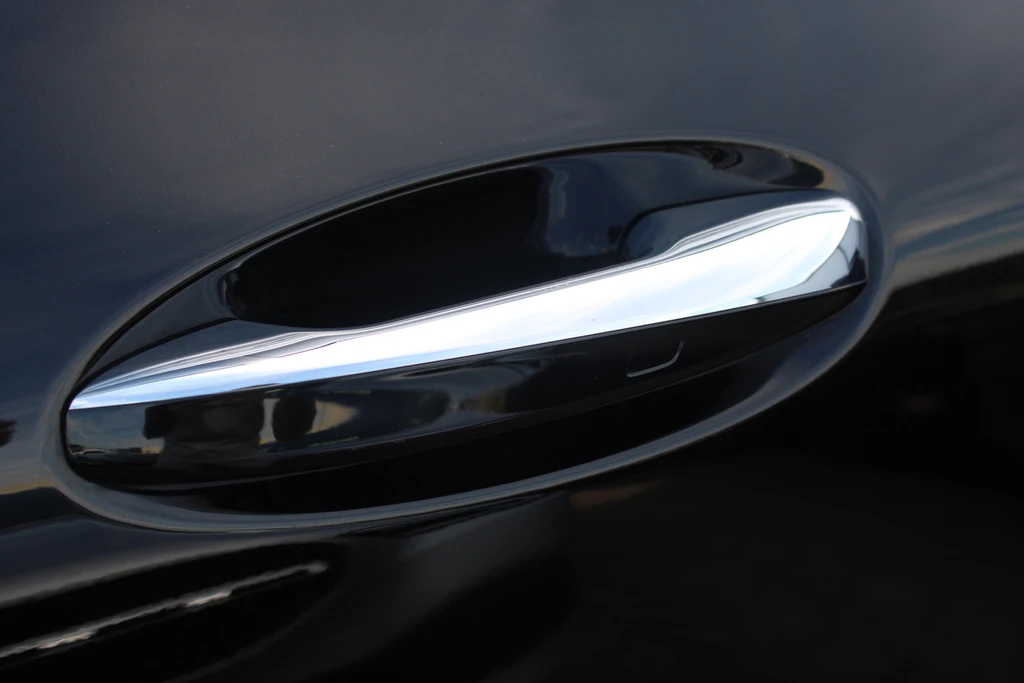 Mercedes-Benz EQC – foto 13