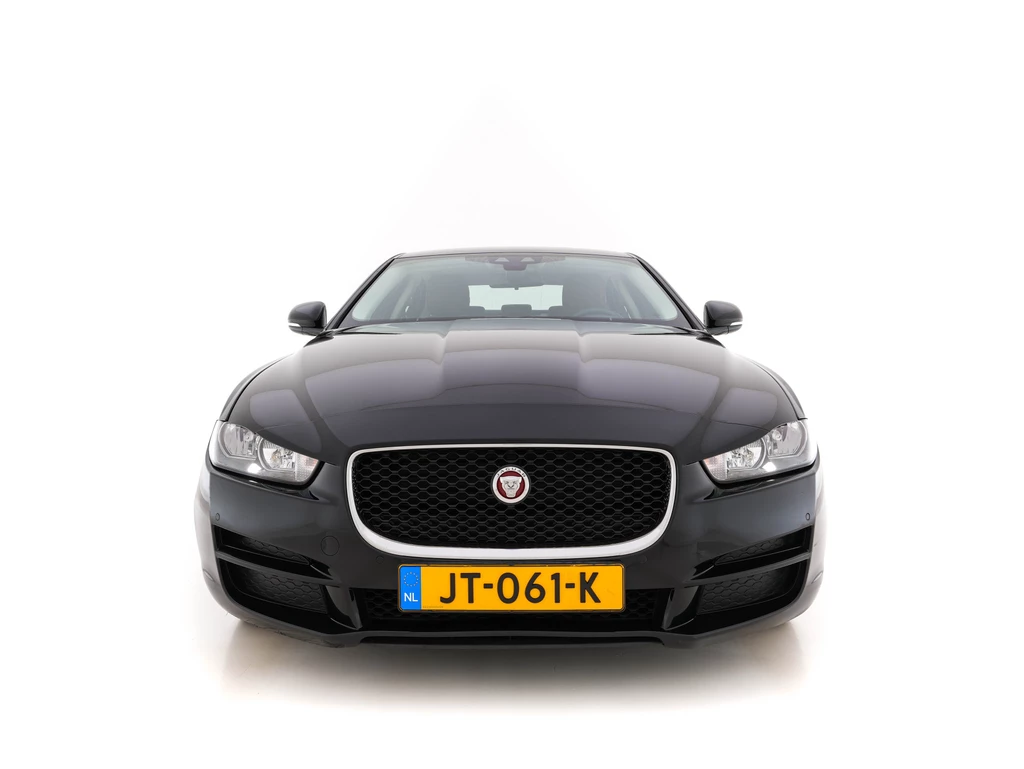 Jaguar XE – foto 6