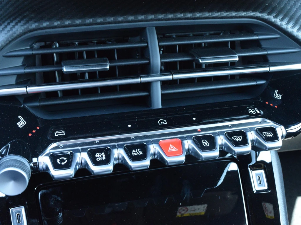 Peugeot e-2008 – foto 14