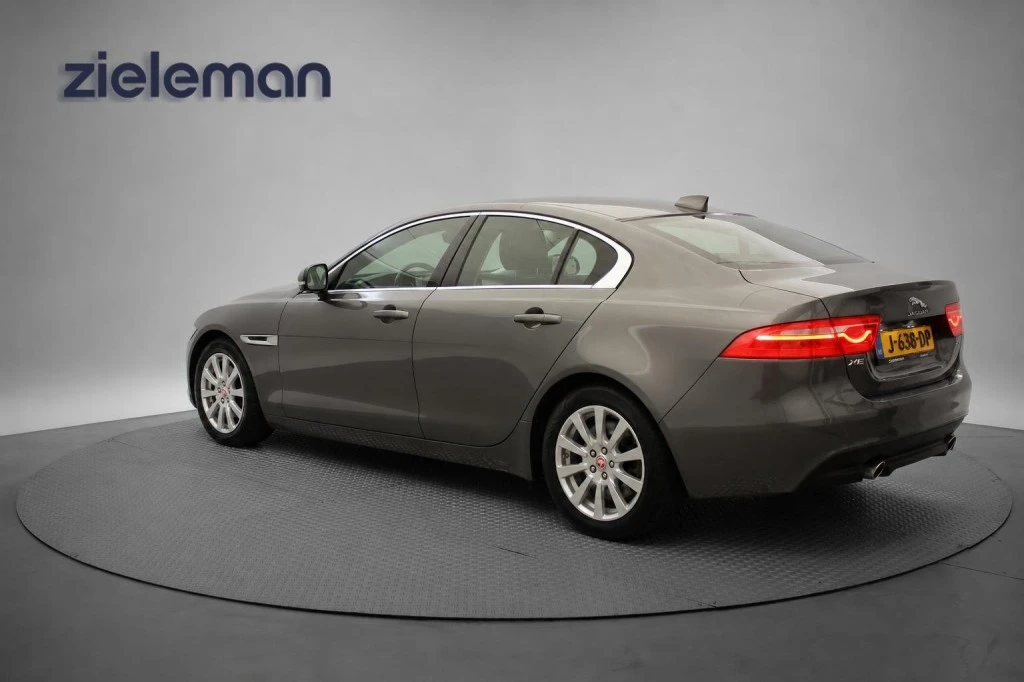 Jaguar XE – foto 3