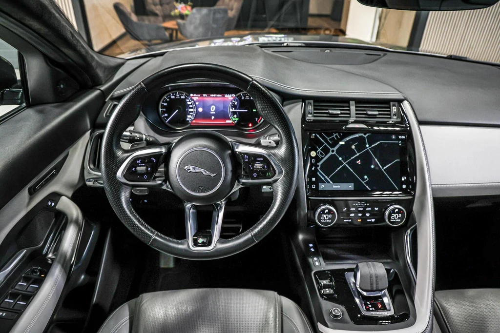 Jaguar E-PACE – foto 11