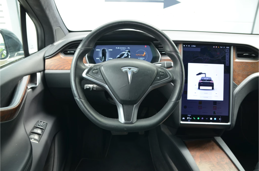 Tesla Model X – foto 15