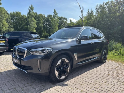BMW iX3 High Executive 80 kWh 286pk | Panoramadak | Stoelverwarming | 360 graden camera | Bestuurdersstoel Met Geheugen | Keyless entry | Sportstoelen | Head Up Display
