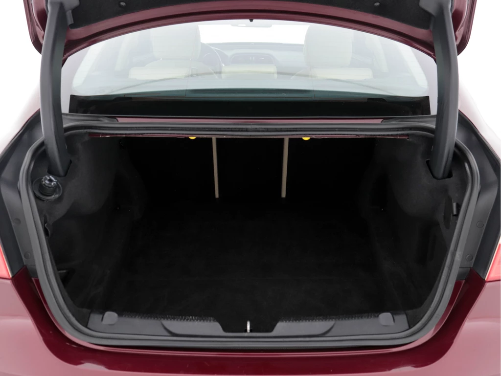 Jaguar XE – foto 10