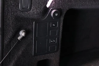 Land Rover Discovery – thumbnail 24