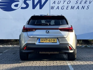 Lexus UX – thumbnail 3