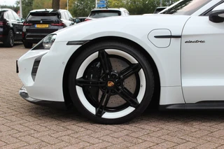 Porsche Taycan – thumbnail 17