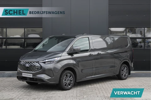 Ford E-Transit Custom 340 L2H1 Limited 71 kWh 218pk | 2x Schuif | DDS LED | 360 Camera | B&O | ACC | Navi | Verwarmd stuurwiel | Elek trekhaak | AGR-stoel | Rijklaar