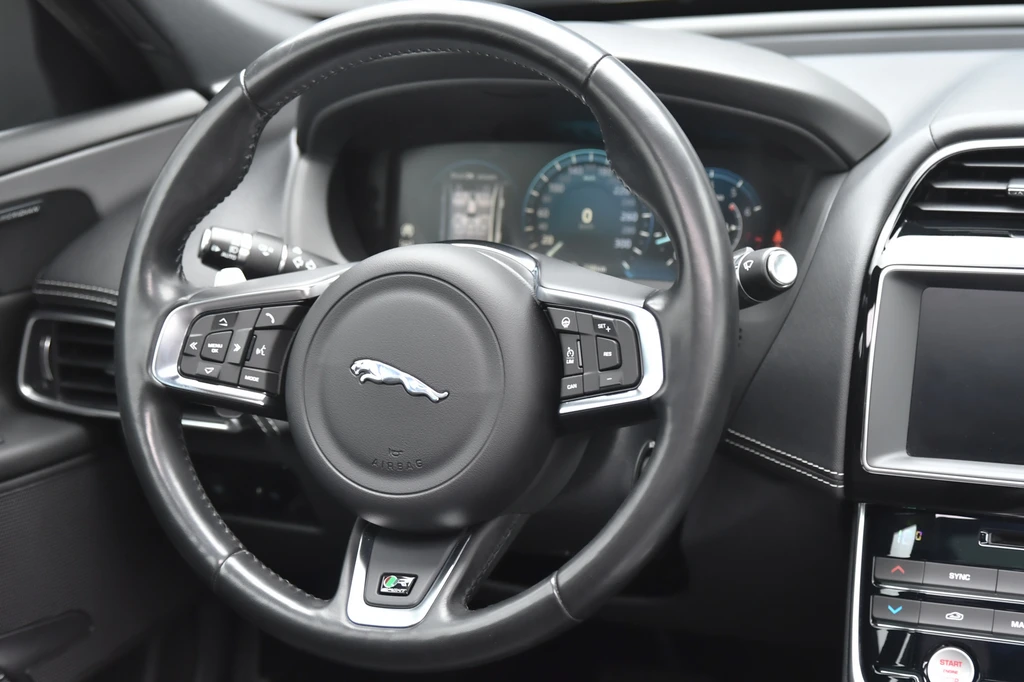 Jaguar XE – foto 23