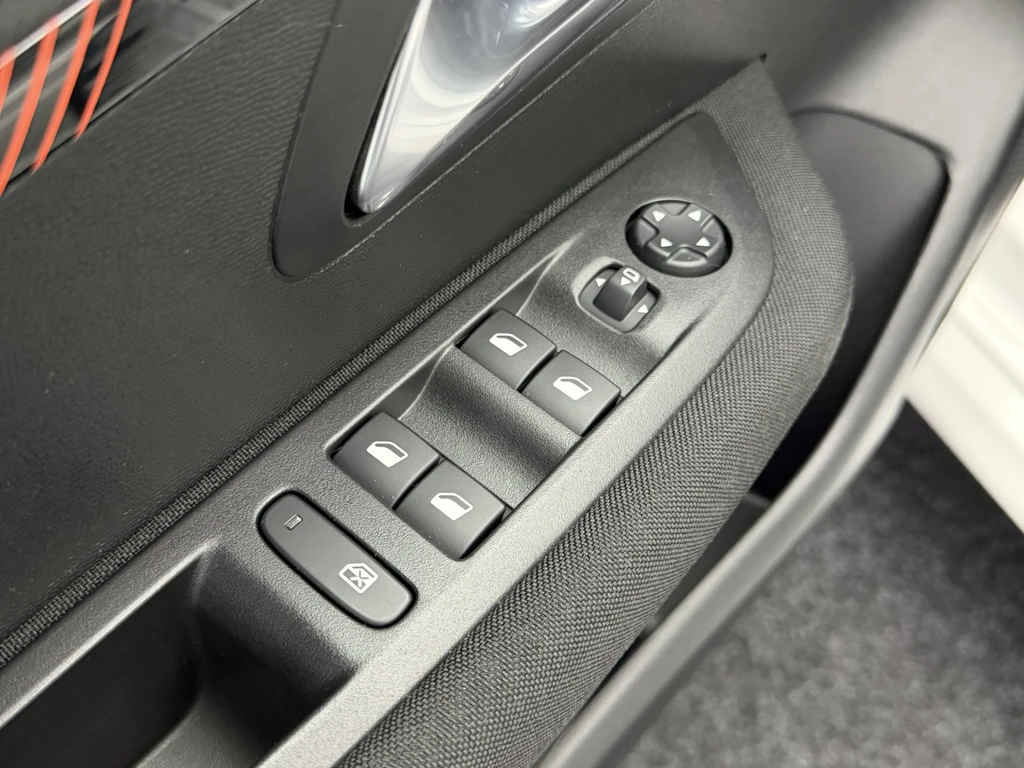 Peugeot e-208 – foto 23