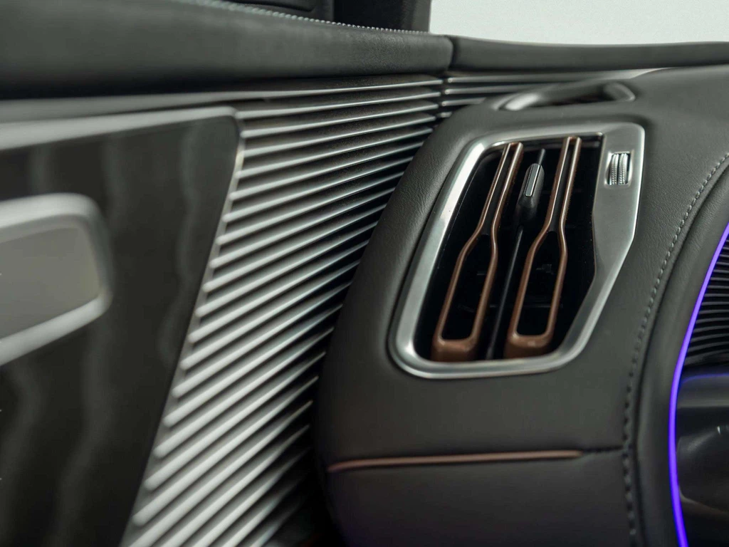 Mercedes-Benz EQC – foto 11