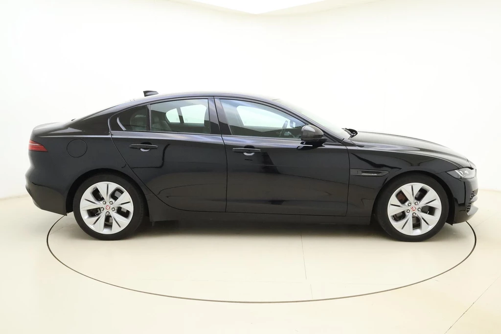 Jaguar XE – foto 8