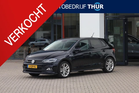 Volkswagen Polo 1.0 TSI Highline 115PK / 85kW DSG, 1e eigenaar, nieuw door ons geleverd en onderhouden, R-Line in- en exterieur, LED verlichting, achteruitrijcamera (Rear View), 17" 'Sebring' LMV, digital cockpit pro, parkeersensoren voor en achter (PDC), privacy glas, Executive pakket (navigatie, DAB+, Apple Carplay & Android Auto), licht- en zicht pakket, elektrisch verstel-, verwarm- en inklapbare buitenspiegels (Spiegel pakket) etc.