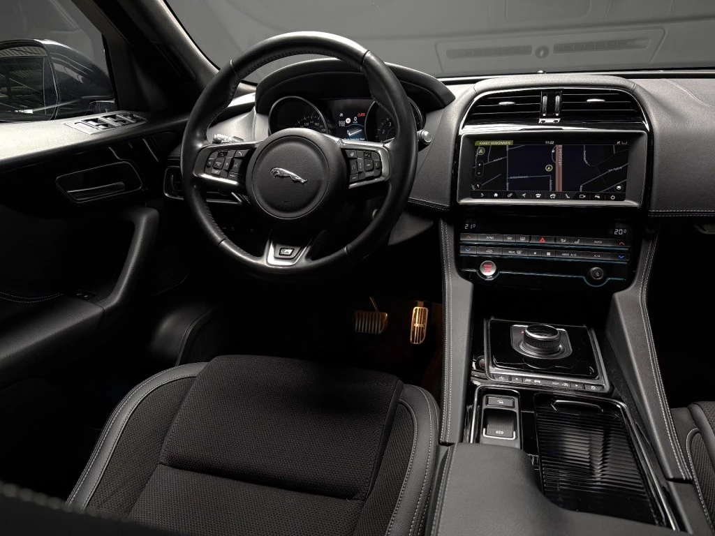 Jaguar F-PACE – foto 7